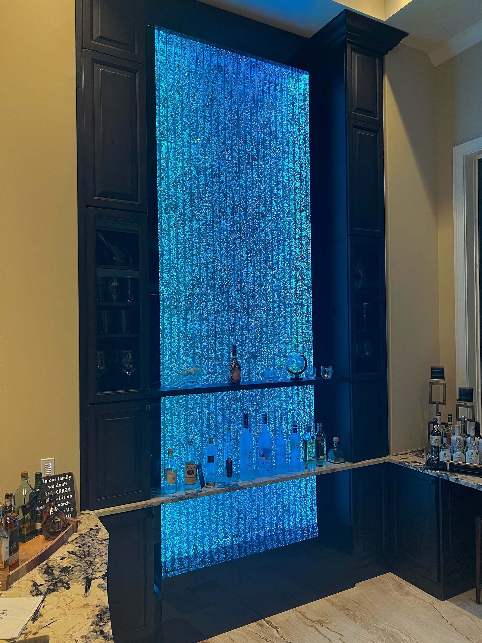 Bubble-Wall-Vertical-Chamber-at-Home-Bar-in-Palm-C-1