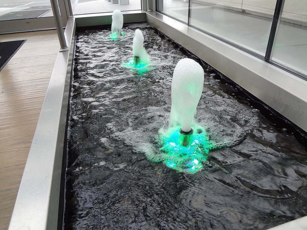 MIDWEST-Reflection-Pool-w-Frothy-Bubbler-Jets
