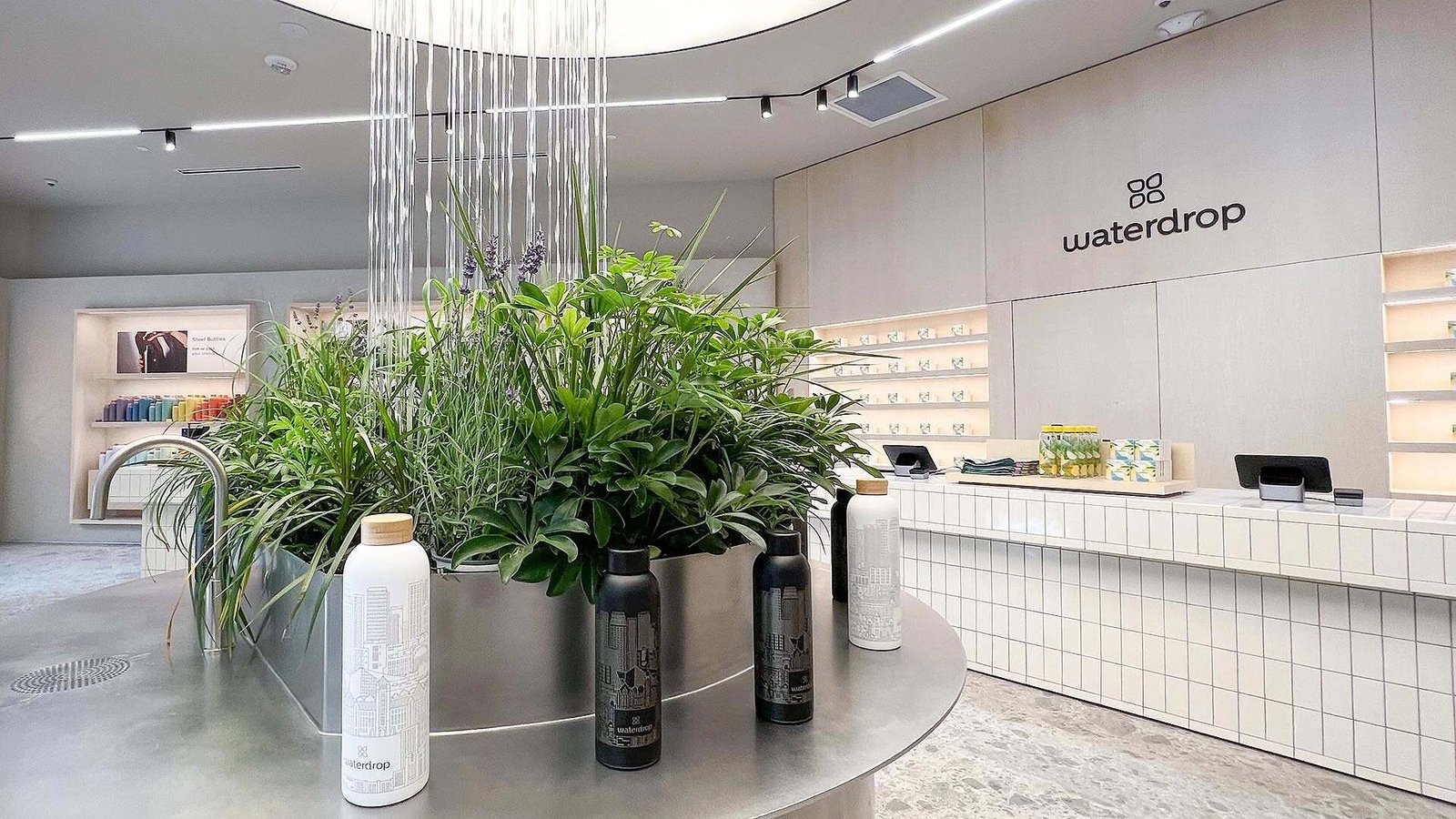 Rain-Curtain-at-waterdrop-Store-at-Mall-of-America-Minneapolis-Minnesota-2