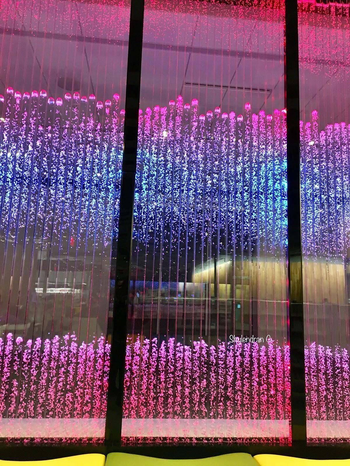 Vertical-Chamber-Bubble-Wall-with-DMX-Lighting-at-Olathe-Public-Library-1
