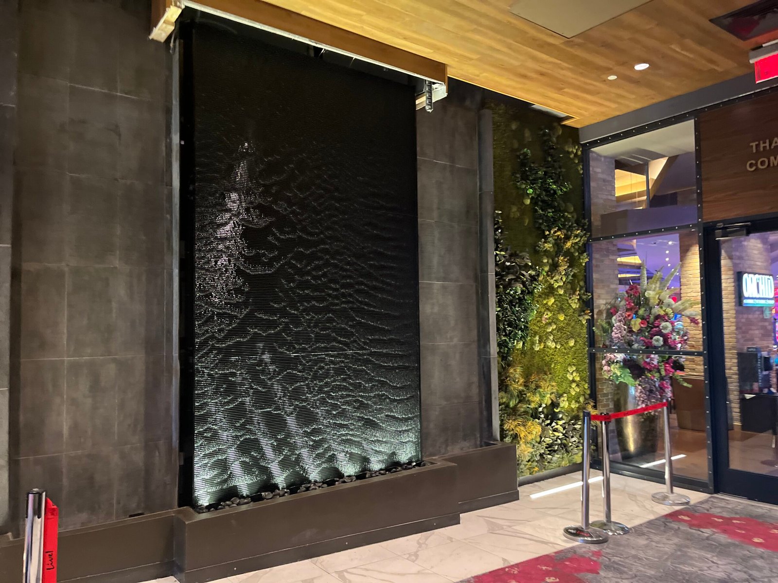 Black scored acrylic water wall at maryland live casino hotel in baltimore maryland 2 1 scaled
