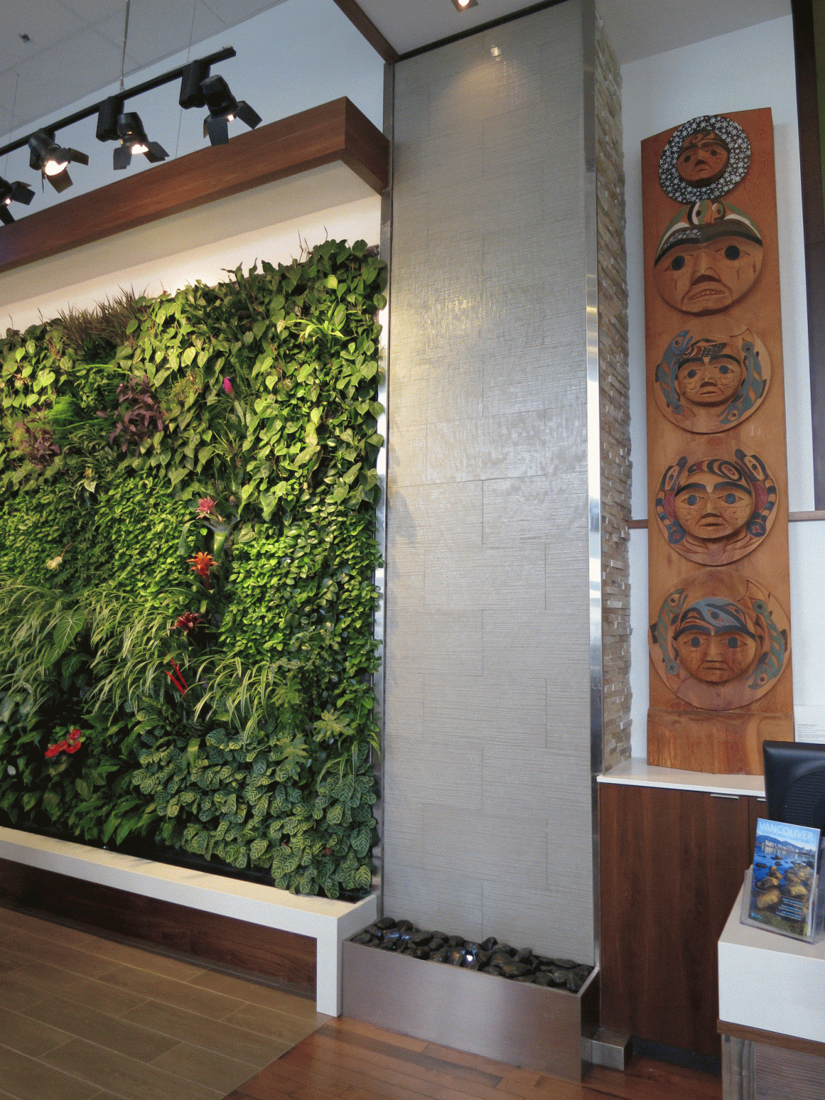 Vancouver tourism office0a